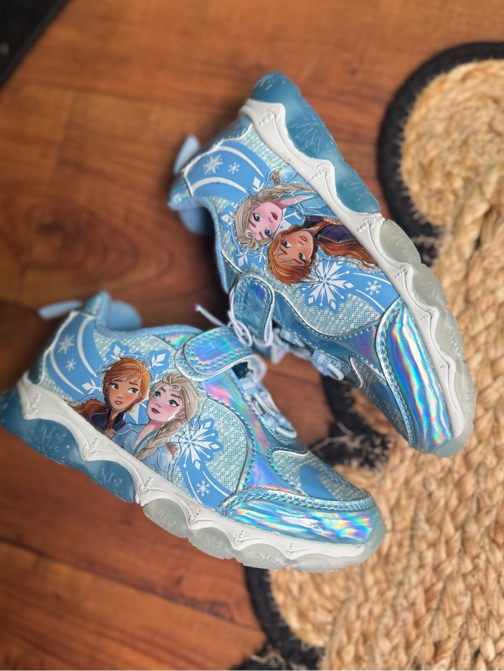Girl toddler light Up Blue Disney Frozen Elsa & Anna Velcro Sneakers size 10 NEW